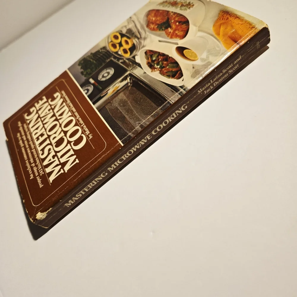 Mastering Microwave Cooking Maria Luisa Scott 1979 Bantam Vintage Cookbook PB